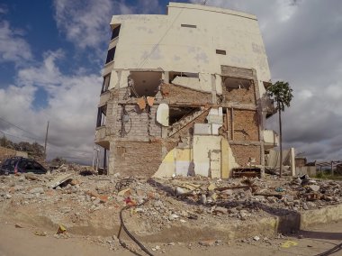 Deprem Ekvador, Güney Amerika'da kentinden çöküşü