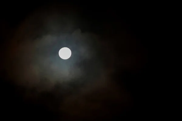 月明かりの下、満月 — ストック写真