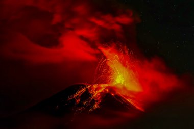 Tungurahua volkan gece, Ecuador