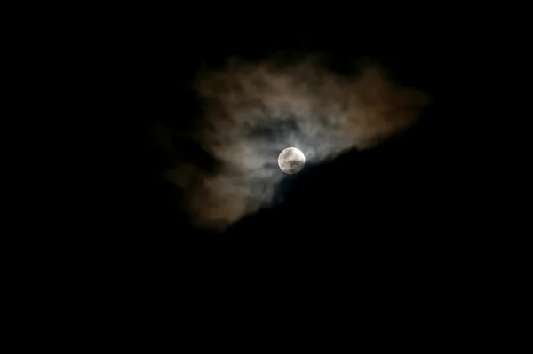 Night Cloudy Sky With Full Moon And Clouds — Stock Photo, Image