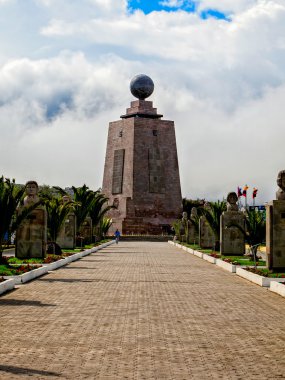 Dev anıt Mitad Del Mundo