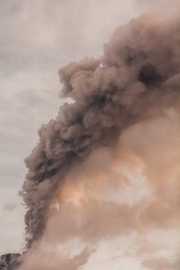 Tungurahua yanardağ, güçlü patlama