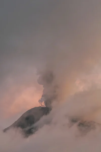 Tungurahua Volcano Powerful Sunset Explosion — Stock Photo, Image