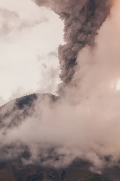 通古拉瓦火山火热 — 图库照片