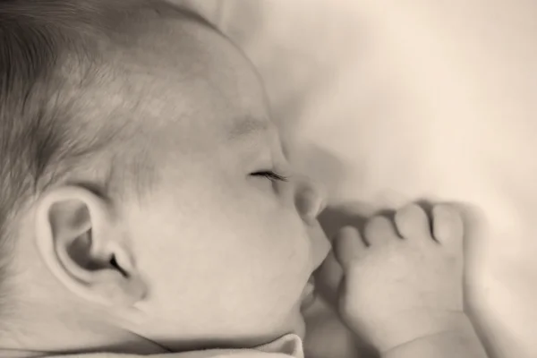 Γλυκό μικρό νεογέννητο μωρό στον ύπνο — Φωτογραφία Αρχείου