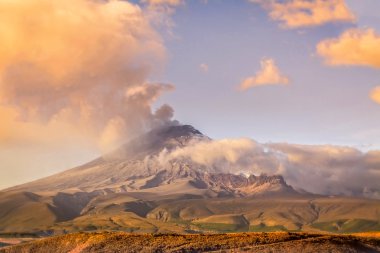 Cotopaxi patlayan volkan