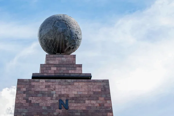 Mitad Del Mundo anıt, Ecuador