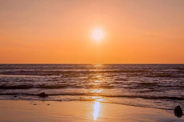 Färgade Sunrise moln över Stilla havet — Stockfoto