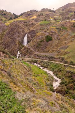 Santa Rosa Waterfall yakınındaki bir yerli Köyü