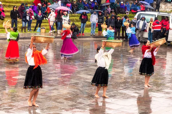 Miejscowych kobiet obchodzi Inti Raymi — Zdjęcie stockowe