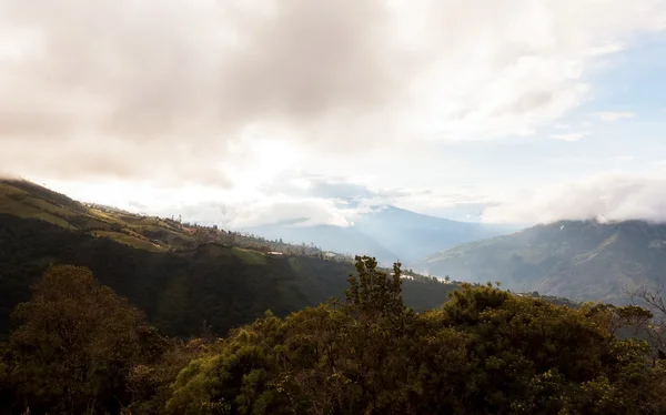 Panorama de los Andes, Banos, Casa del Árbol — Foto de Stock