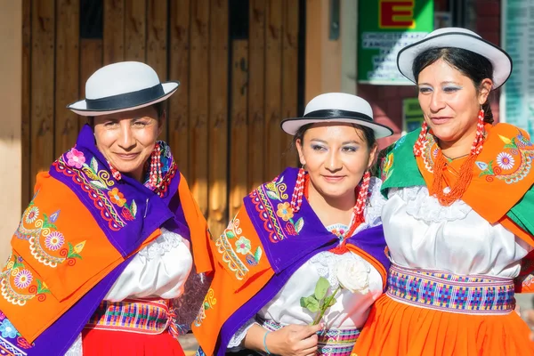 Indigenous Woman Celebrating On City Street — Stock Photo, Image