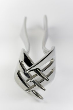 Dua eden metal çatal