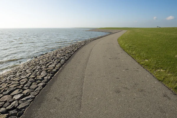 Waddendyke na ilha de Terschelling, nos Países Baixos — Fotografia de Stock