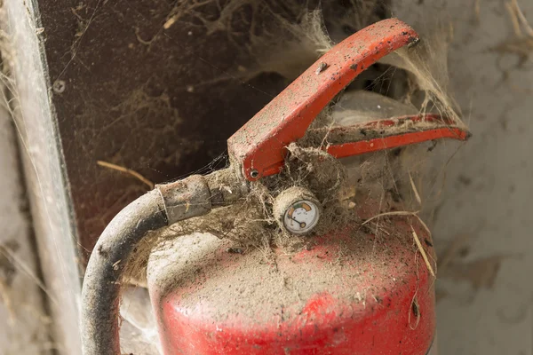 Old dusty fire extinguisher — Stock Photo, Image