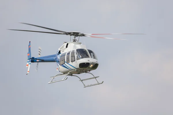 Helicopter in flight — Stock Photo, Image