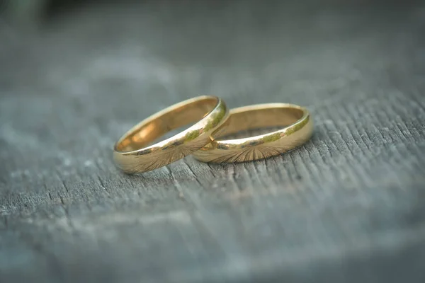 Par Anillos Boda Oro Con Fondo Bokeh — Foto de Stock