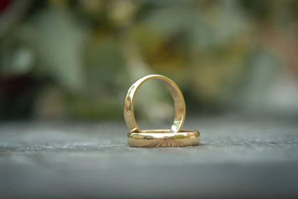 Pair Gold Wedding Rings Bokeh Background — Stock Photo, Image