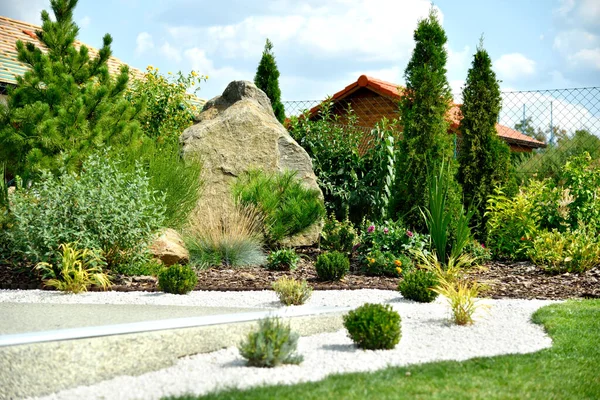 아름다운 스타일의 정원의 방목지와 — 스톡 사진