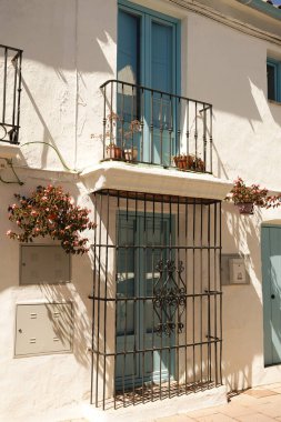 Tipik Estepona sokak manzarası - Mlaga (İspanya)