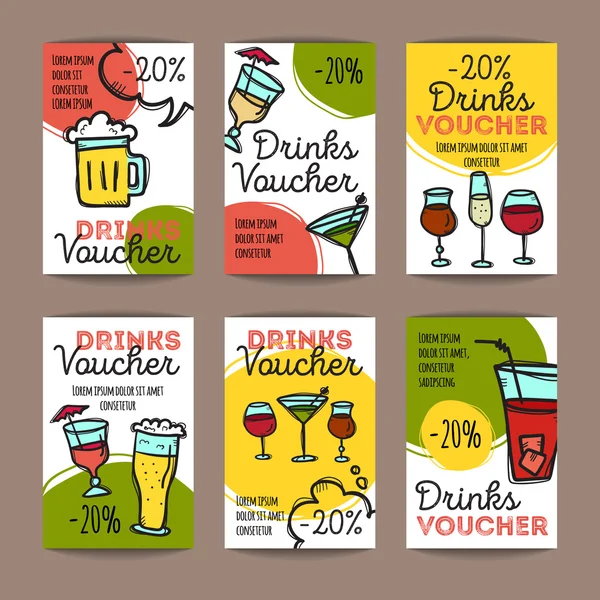 Conjunto vetorial de cupons de desconto para bebidas. Estilo doodle colorido bebidas alcoólicas modelos de voucher desconto. Cocktail bar promo oferecer cartões . —  Vetores de Stock