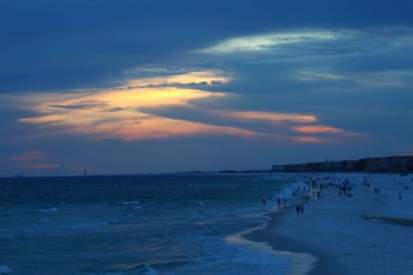 Florida 'da gün batımında plaj