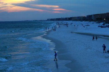 Florida 'da gün batımında plaj