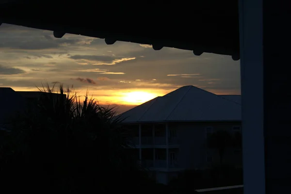 Destin Florida 'dan günbatımlı balkon manzarası