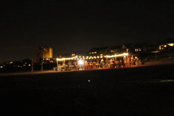 Destin Florida sahilinde gece otları. 
