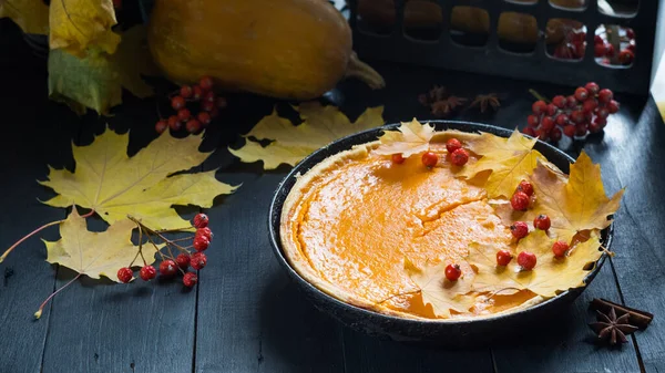 Traditional Homemade Pumpkin Tart Pie Decorated Autumn Leaves Dark Wooden — Stock Photo, Image