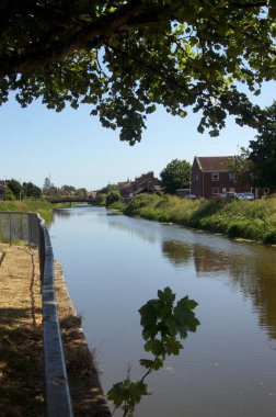 Güneşli bir ilkbahar gününde, Winsor Bank 'tan BÜSTON the UK' in manzarası