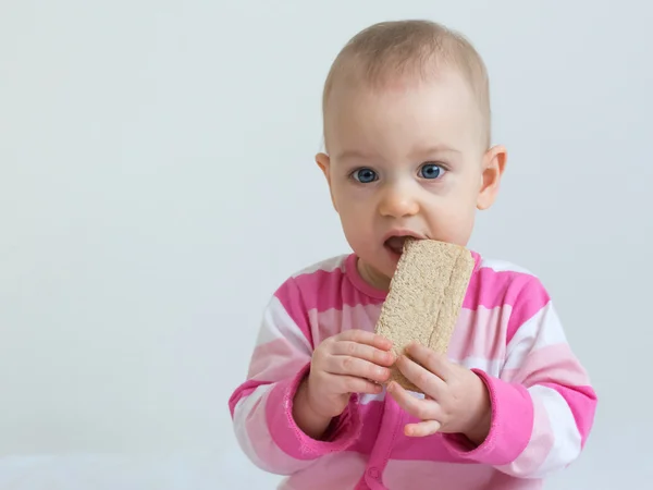 Patrycja mangiare pane — Foto Stock