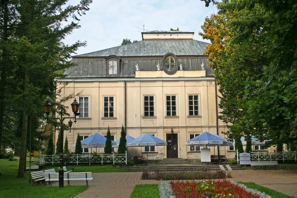 Naleczow Malachowski Palace — Stockfoto