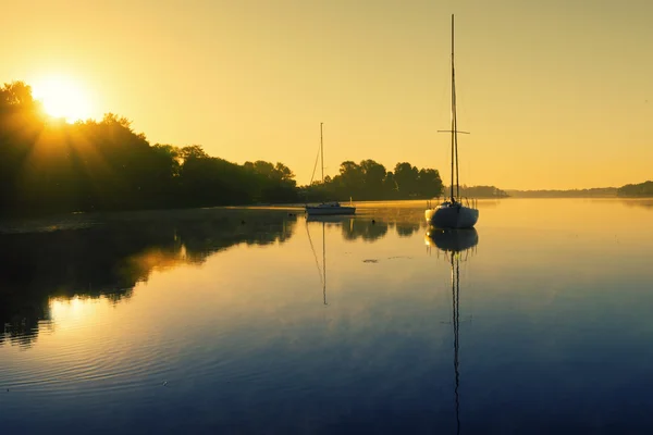 Yacht in calo di 2 — Foto Stock