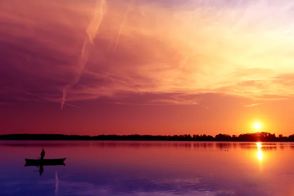 Pescador ao pôr do sol — Fotografia de Stock