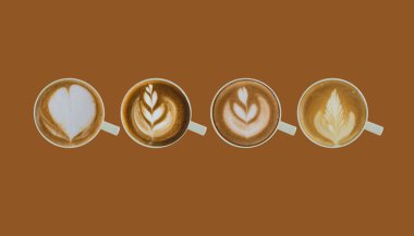 Kahverengi arka planda üst görünüm sanat eseri koleksiyonu sıcak kahve bardağı 