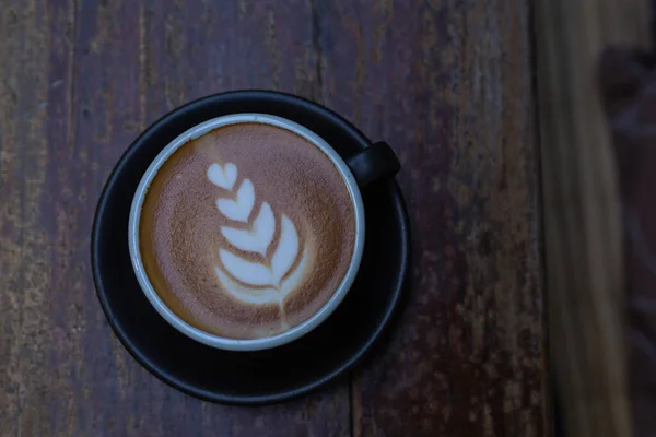 Kunst Latte Heiße Kaffeetasse Auf Holztisch — Stockfoto