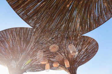 Bambu desenli arkaplandan çatı yapımı 