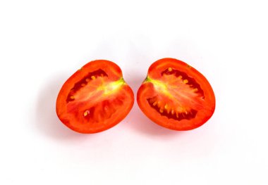 Beyaz arkaplanda izole edilmiş domates