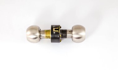 Küçük beyaz ve siyah bir elektrik prizini kapat