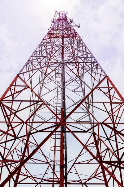 Telefon ve internet kuleleri, 4G, güzel gökyüzü olan 5G.