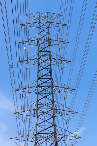 Telefon ve internet kuleleri, 4G, güzel gökyüzü olan 5G.