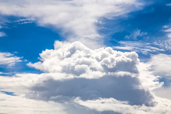 bulutlu gökyüzü görünümü