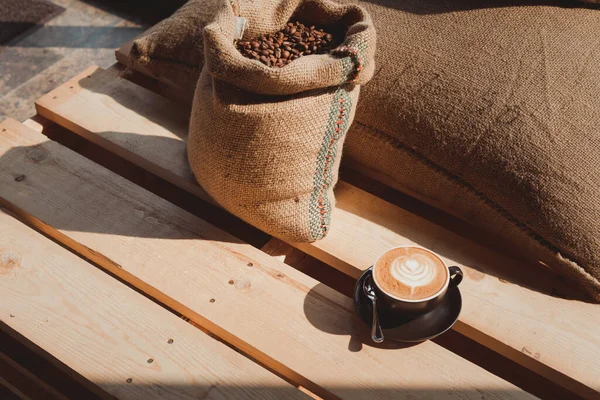 Latte Art Kaffeetasse Morgen Auf Holztisch — Stockfoto