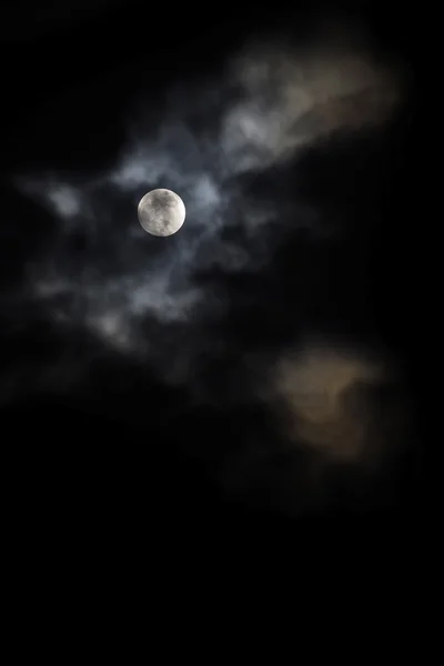 Full moon in a cloudy night, background with copy space, vertical — Stock Photo, Image