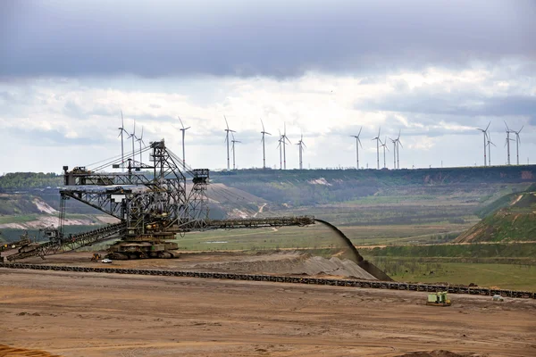 Linyit (kahverengi kömür), büyük makine şerit madencilik Garzweile — Stok fotoğraf