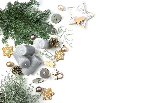 Dekoration Für Die Advents Und Weihnachtsfeiertage Mit Tannenzweigen Lebkuchen Ornamenten — Stockfoto