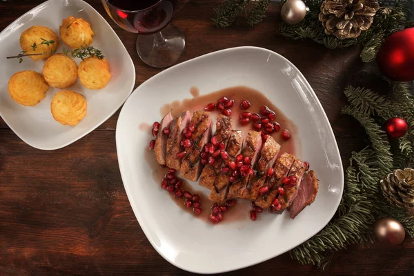 Cena Festiva Base Petto Anatra Arrosto Con Semi Melograno Patate — Foto Stock