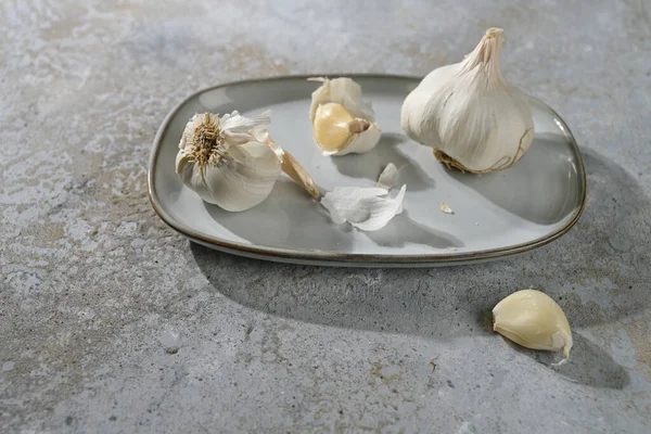 Garlic Bulbs Cloves Plate Grey Stone Background Healthy Food Medical — Stock Photo, Image