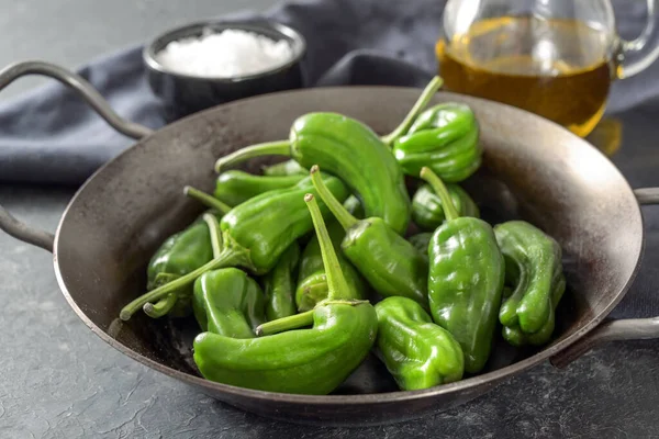Fresh Green Pimientos Peppers Padron Iron Pan Fried Olive Oil — Stock Photo, Image